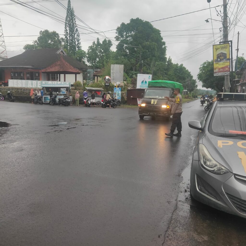 Personel Piket Jaga Polsek Suela Laksanakan Patroli dan Pengamanan Sore di Rest Area Suela