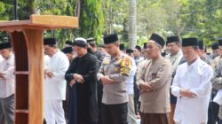 Bupati dan Kapolres Lombok Timur Ikuti Salat Istisqa, Berdoa Memohon Turunnya Hujan