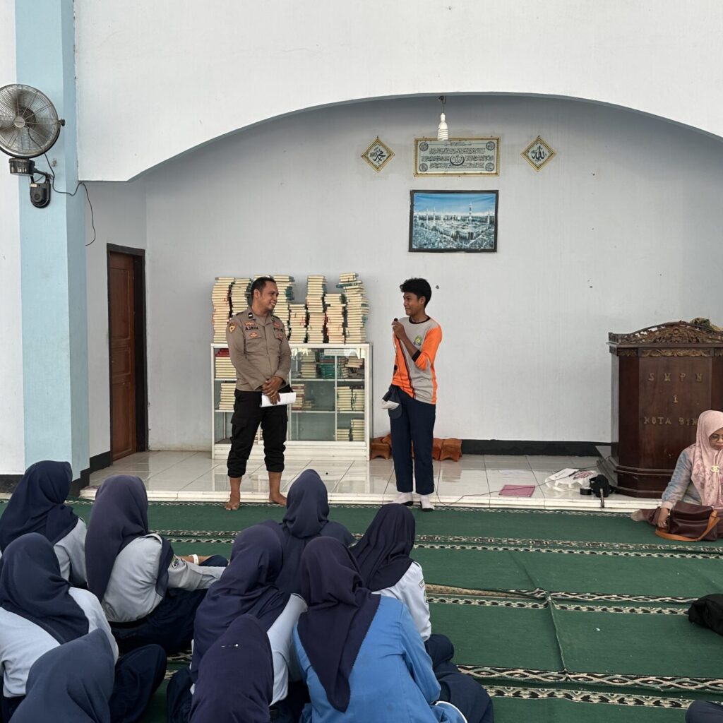 Bag SDM Polres Bima Kota Sosialisasikan SMA Kemala Taruna Bhayangkara di SMPN 1 Kota Bima