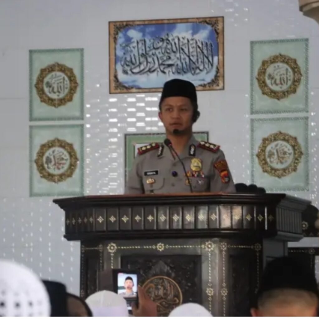 Kapolres Lombok Timur Gelar Jumat Keliling di Masjid Nurul Sa’adah, Ajak Masyarakat Waspada Hoaks
