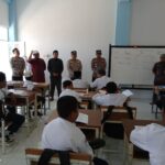 Cegah Perundungan Sejak Dini, Kapolsek Moyo Hulu Sambangi Pondok Pesantren Abu Khurairah Berikan Edukasi ke Santri