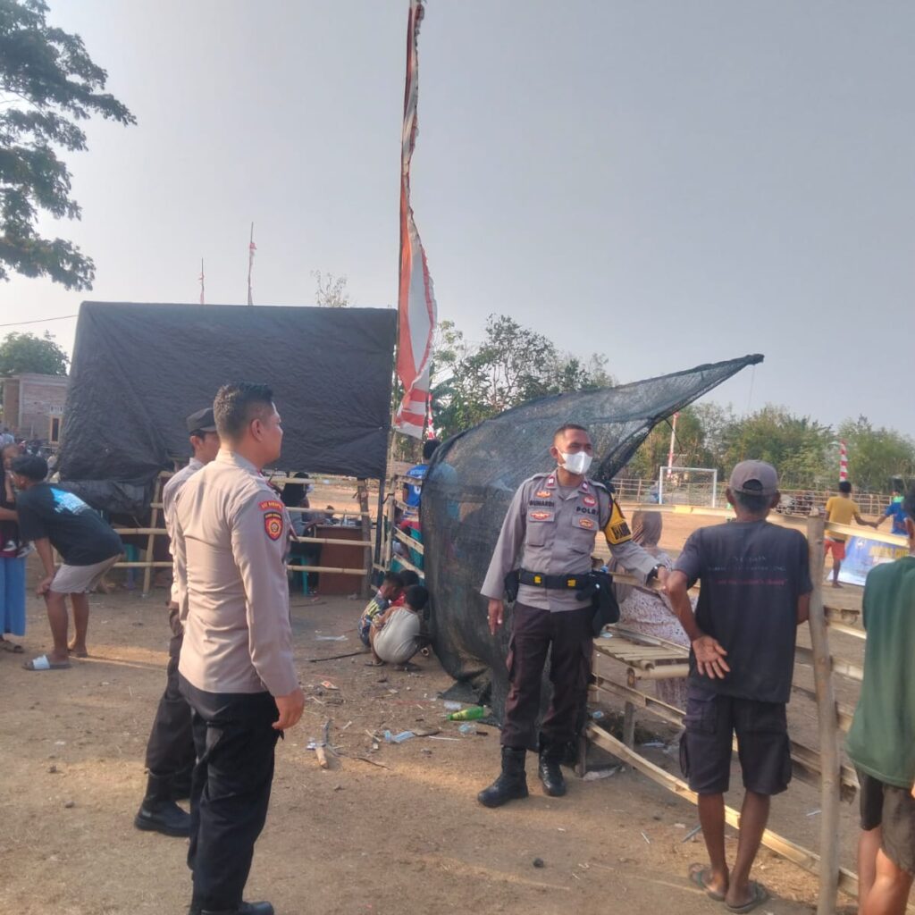 Pastikan Pertandingan Berjalan Lancar, Personil Polsek Labuan Badas Laksanakan Pam Sepak Bola