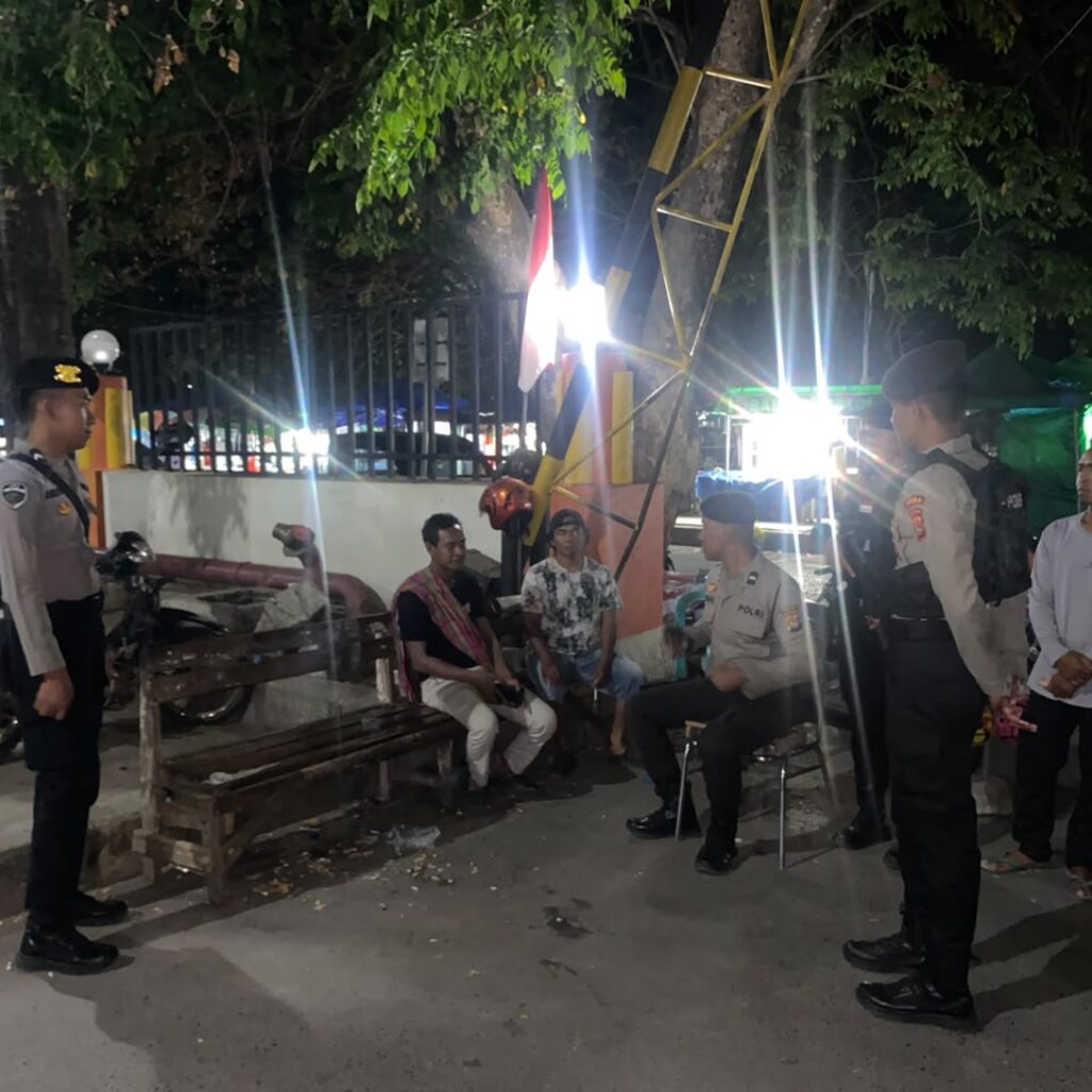 Patroli Malam Rutin, Sat Samapta Polres Bima Kota Sambangi Warga dan RSUD Bima