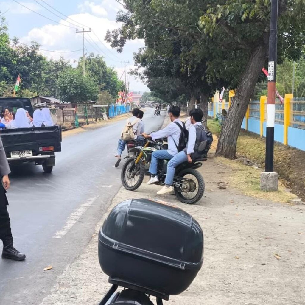 Antisipasi dan Minimalisir Tawuran Pelajar di Jam Pulang Sekolah Polsek Sanggar Hadir Melalui Patroli Rawan Siang