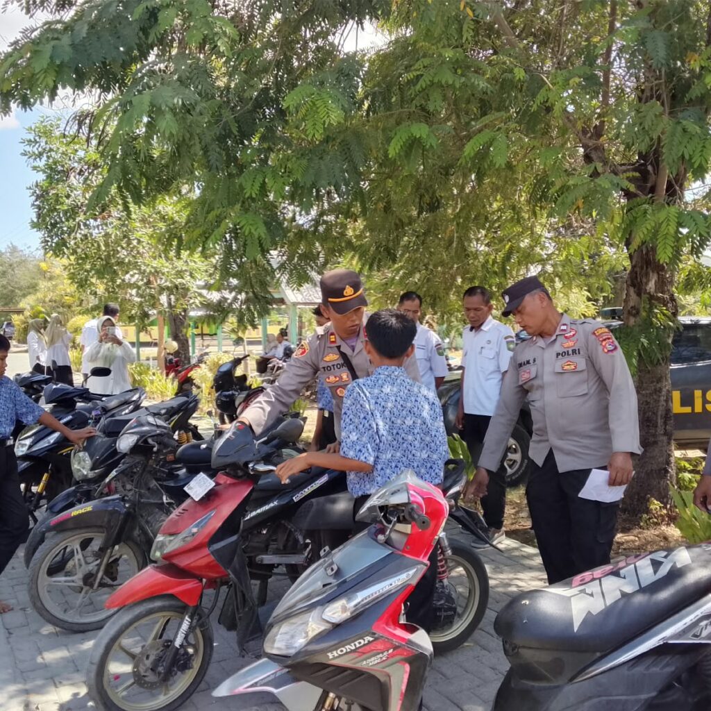 Perluas Operasi Penertiban, Polsek Moyo Hilir Bersama Camat Moyo Utara Gelar Razia Knalpot Brong ke Sekolah-Sekolah