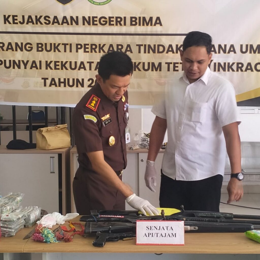 Polres Bima Kota Hadiri Pemusnahan Barang Bukti Perkara Tindak Pidana Umum yang Telah Inkracht