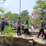 Sambut Kedatangan Kapal Pesiar Heritage Adventure, Polsek Labuan Badas Kawal Ketat Wisatawan Asing di Pantai Goa dan Dusun Pamulung