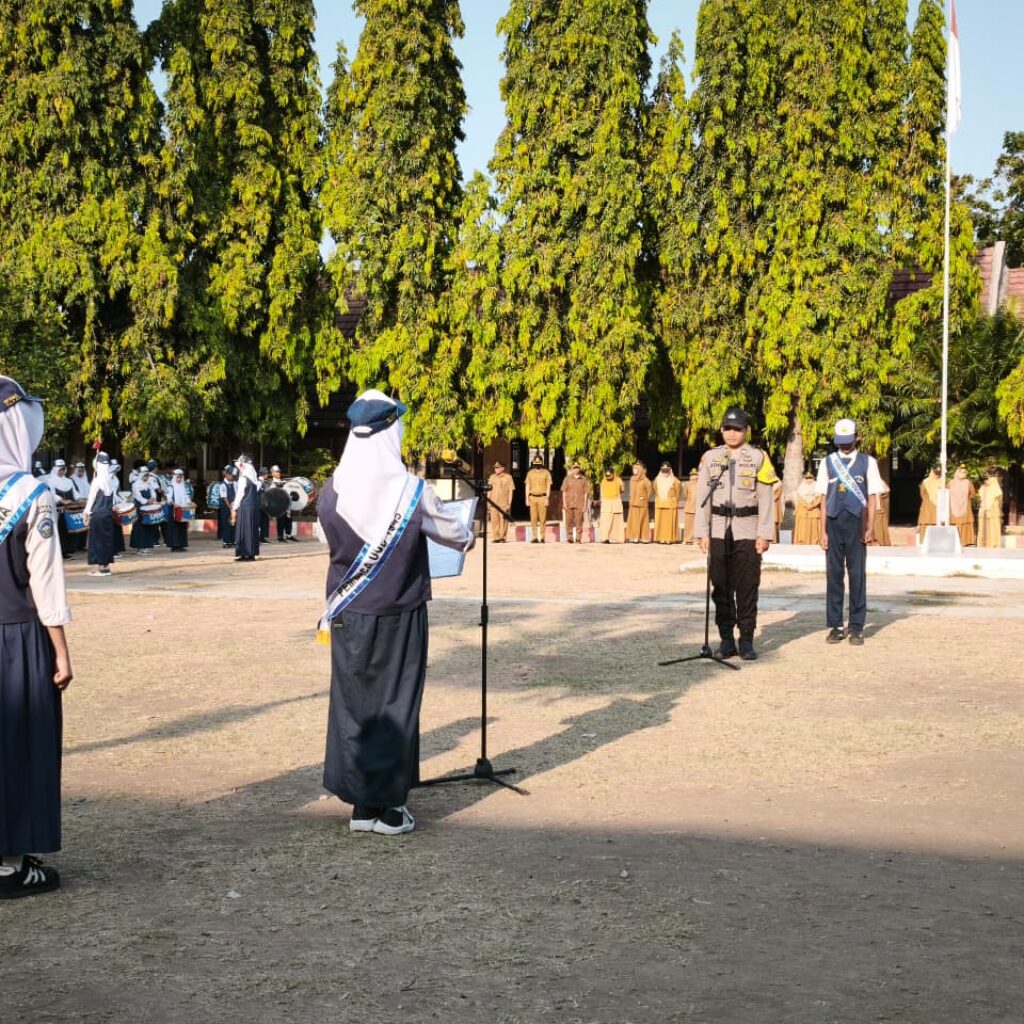 Jadi Pembina Upacara di SMPN 1 Alas, Bhabinkamtibmas Briptu Jody Satria Berikan Edukasi Tertib Lalu Lintas Hingga Bahaya Narkoba