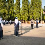 Jadi Pembina Upacara di SMPN 1 Alas, Bhabinkamtibmas Briptu Jody Satria Berikan Edukasi Tertib Lalu Lintas Hingga Bahaya Narkoba
