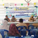 Dukung Pelayanan Kesehatan Masyarakat, Bhabinkamtibmas Hadiri Monev Pustu dan Posyandu di Desa Mura