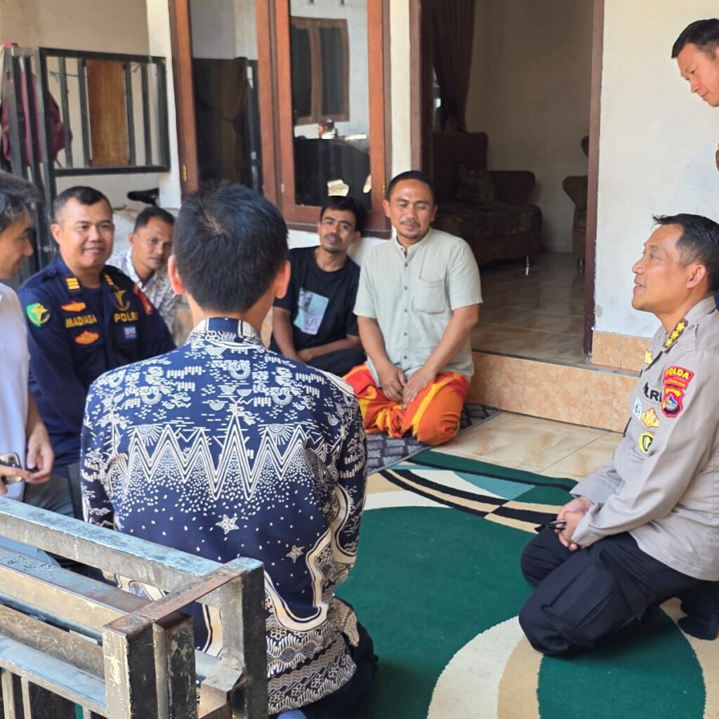 Bid Dokkes Polda NTB Dampingi Atase Policy Agency Jepang Ambil Sample DNA Keluarga Korban Tsunami Jepang 2011