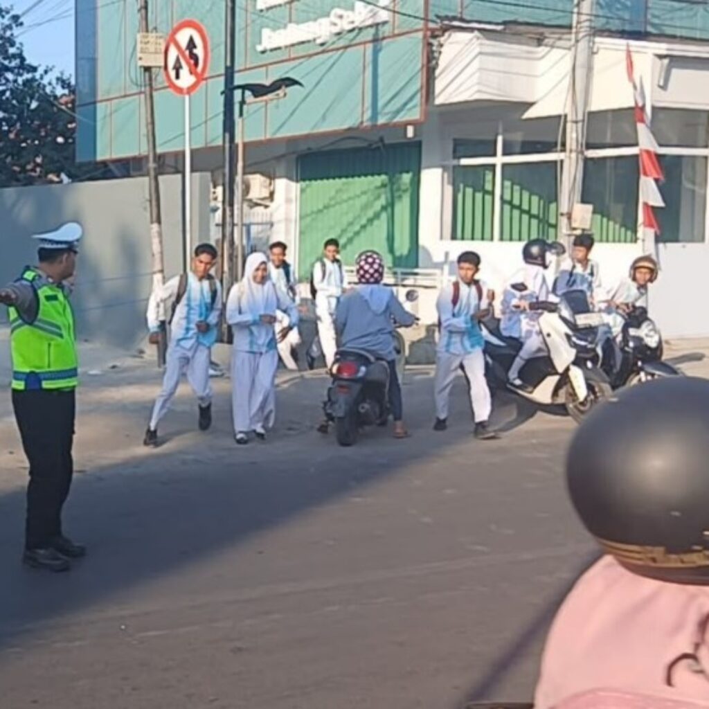 Sat Lantas Polres Bima Kota Gelar Gatur Pagi, Urai Kemacetan dan Cegah Kecelakaan Lalu Lintas