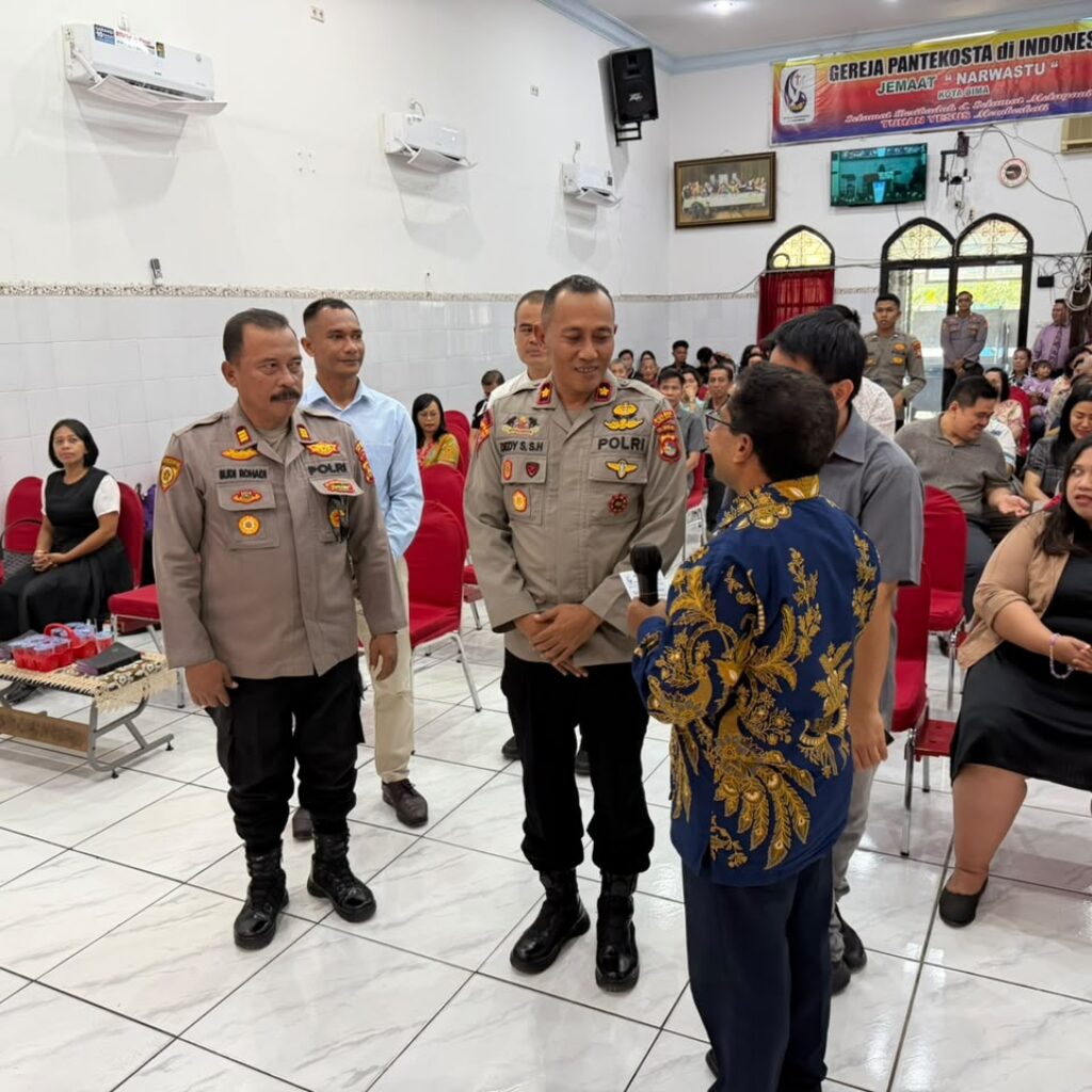 Minggu Kasih, Polres Bima Kota Pererat Silaturahmi dan Serap Aspirasi Jemaat Gereja Narwastu