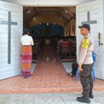 Minggu Kasih, Bhabinkamtibmas Polsek Donggo Laksanakan Pengamanan Umat Kristiani Yang Beribadah di Gereja Santo Paulus