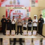 HUMAS POLRES DOMPU SALURKAN BANTUAN SEMBAKO KEPADA MASYARAKAT