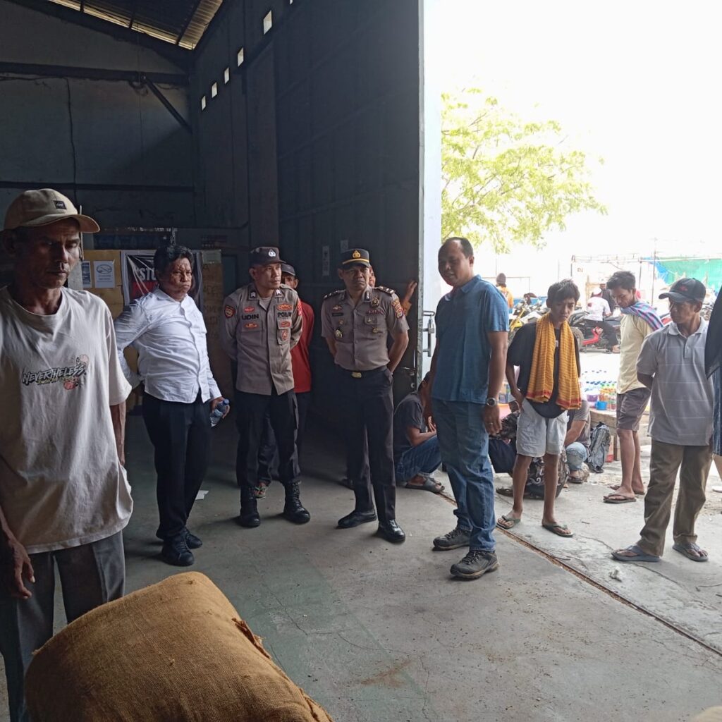 Patroli Rutin Polsek Kawasan Pelabuhan Laut Bima, Cegah Kriminalitas dan Sosialisasikan Layanan 110