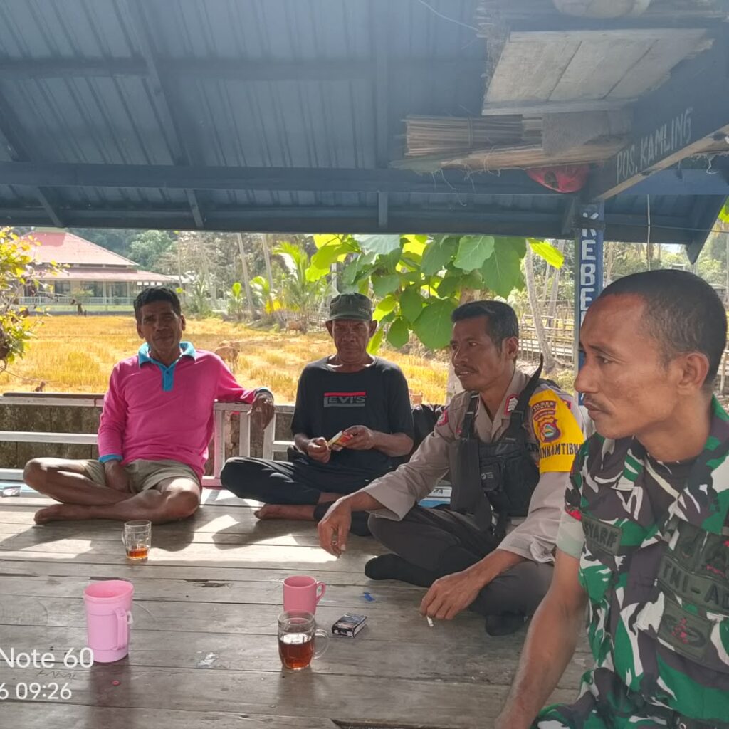 BHABINKAMTIBMAS DESA KAREKE AJAK WARGA MANFAATKAN PEKARANGAN UNTUK KETAHANAN PANGAN