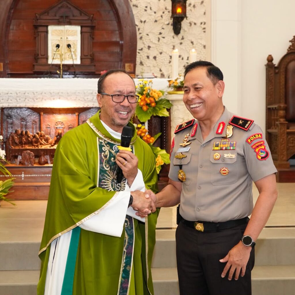 Minggu Kasih di Gereja Santa Maria Mataram, Wakapolda NTB Ajak Keluarga dan Tokoh Agama Pelihara Kamtibmas