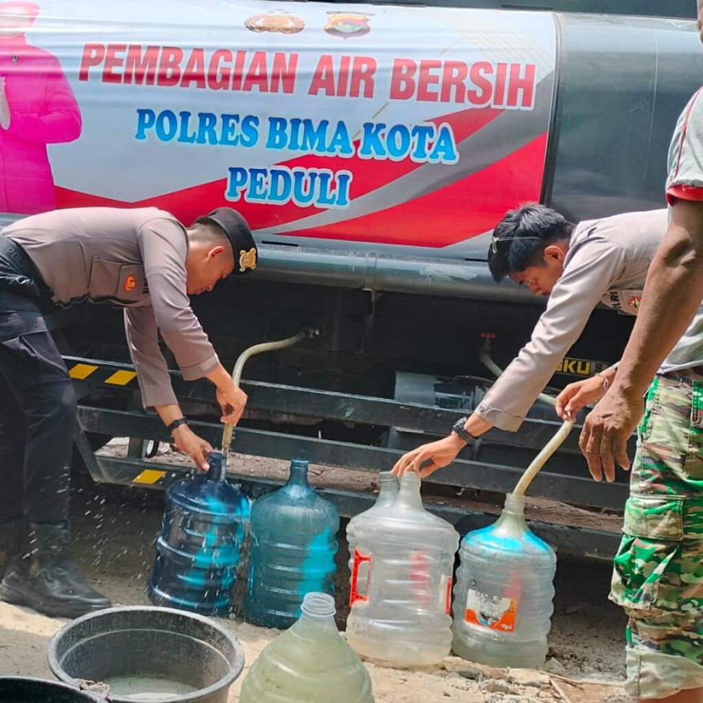 Lagi, Polres Bima Kota Salurkan Air Bersih, Wujud Nyata Kepedulian Polri kepada Masyarakat