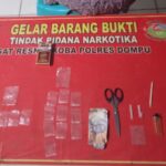 POLRES DOMPU AMANKAN TIGA TERDUGA PELAKU PENYALAHGUNAAN NARKOTIKA, SEJUMLAH BARANG BUKTI SABU DISITA