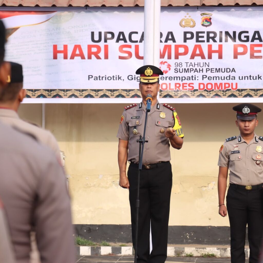 POLRES DOMPU GELAR UPACARA PERINGATAN HARI SUMPAH PEMUDA KE-98, KAPOLRES AJAK PERSONEL TELADANI SEMANGAT PERSATUAN