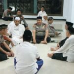 Sapa Jamaah Masjid Al-Fajri, Wakapolresta Tuban Gaungkan Call Center 110 Gratis 24 Jam