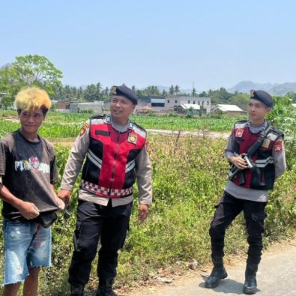 Gelar Patroli Dialogis, Sat Samapta Polres Sumbawa Barat Ajak Warga Jaga Kamtibmas