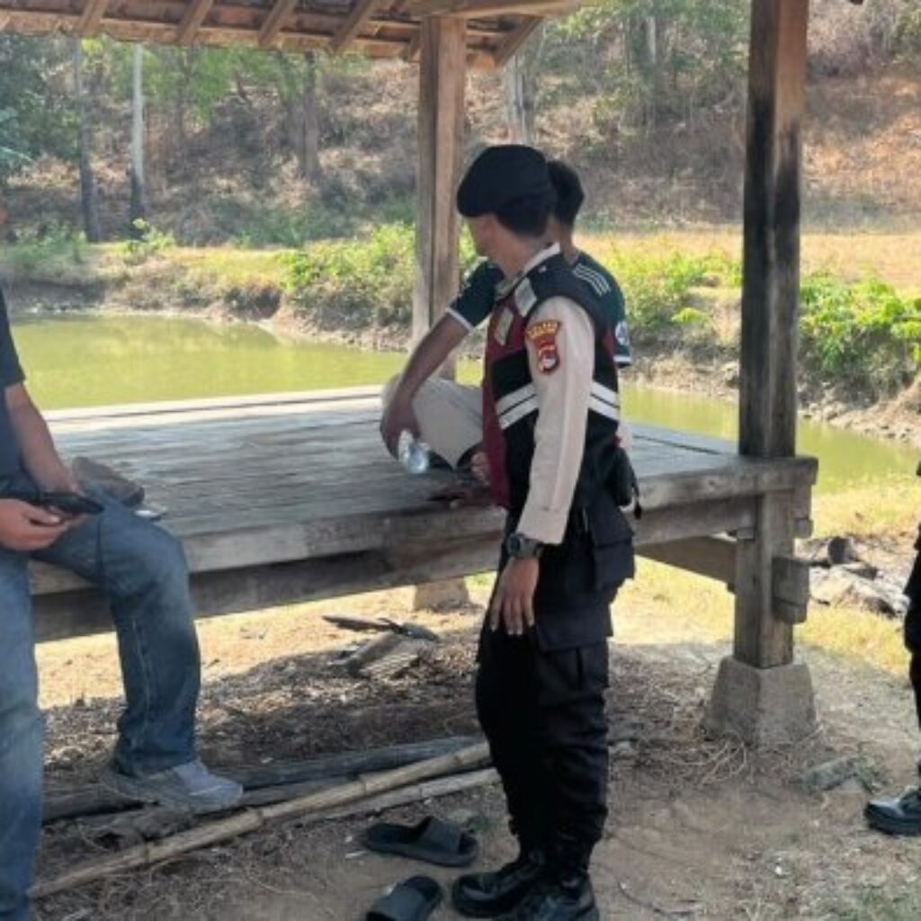 Sambangi Petani di Sebubuk, Sat Samapta Polres Sumbawa Barat Ingatkan Bahaya Karhutla